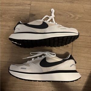 Nike Cream and Black Running Shoes